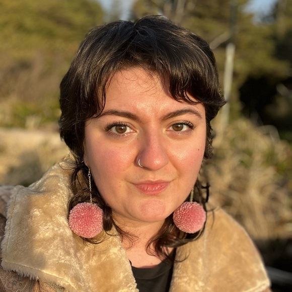 Meet your Posher, Megan - Picture 1 of 1